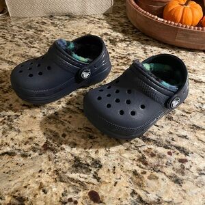 Kids Toddler Navy Blue Fuzzy Crocs Like New